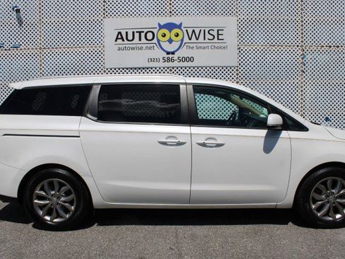 Used 2020 Kia Sedona EX image 3