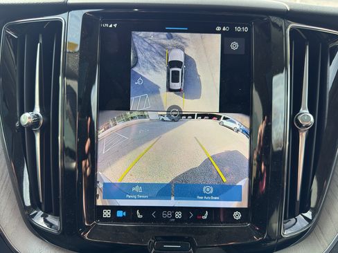 Used 2025 Volvo XC60 B5 Plus image 13