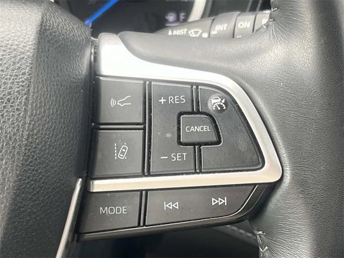 Used 2023 Toyota Highlander LE image 27