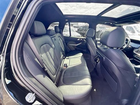 Used 2022 BMW X5 xDrive40i w/ Premium Package image 32