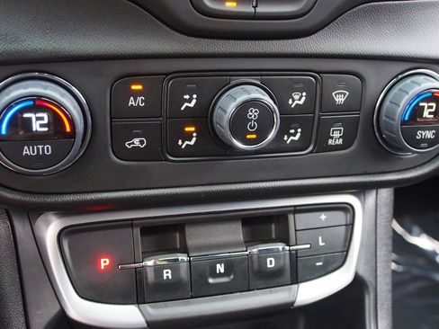 Used 2023 GMC Terrain SLE w/ Driver Convenience Package image 30