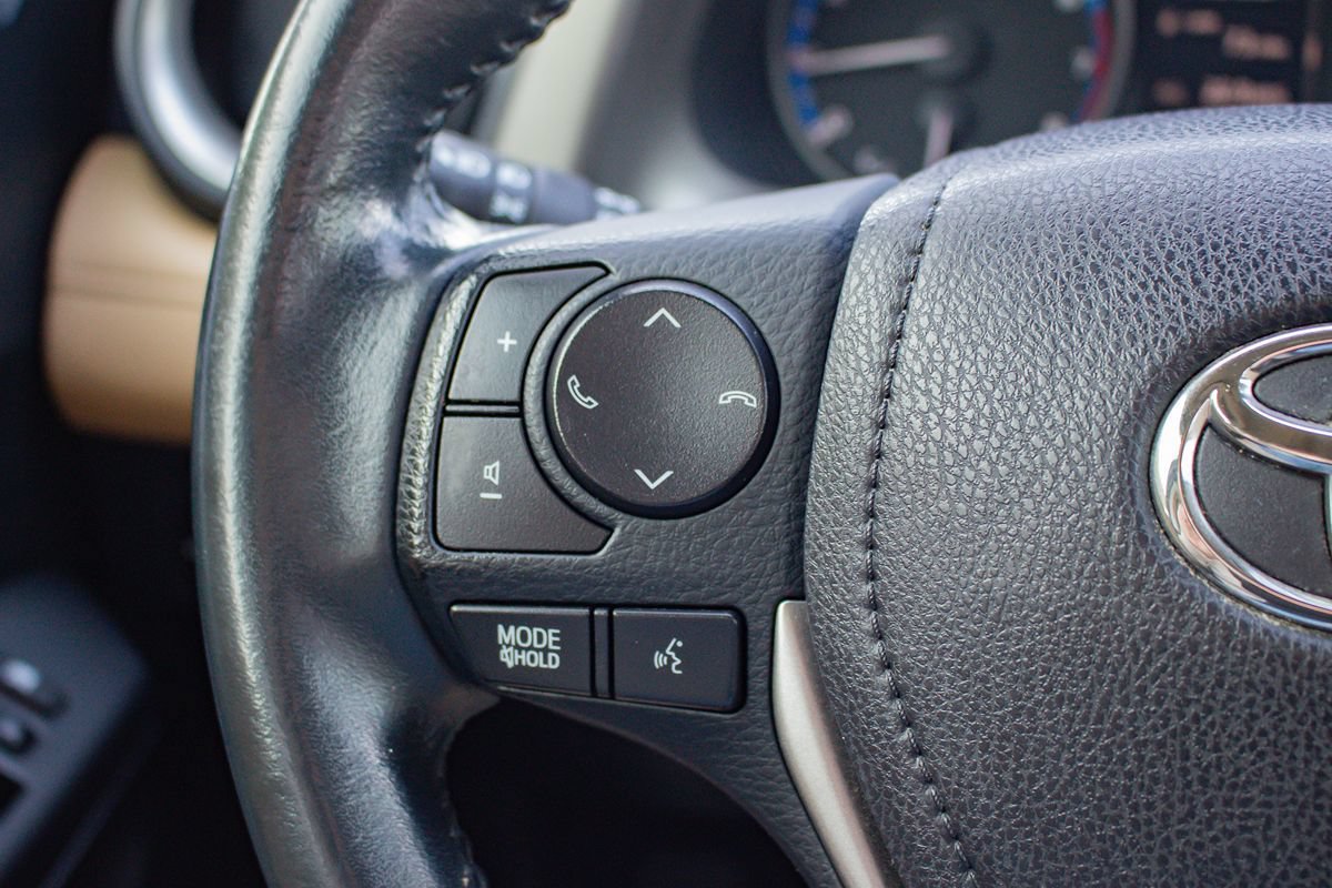 Used 2017 Toyota RAV4 XLE FWD image 23
