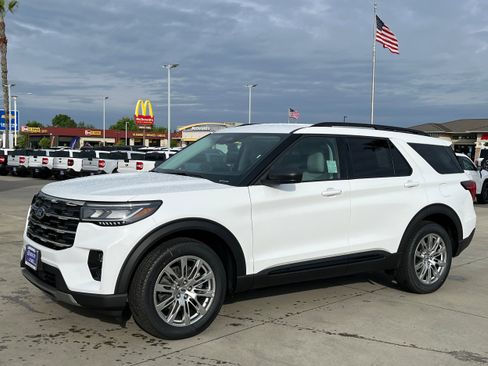 New 2026 Ford Explorer Active w/ Active Comfort Package AWD/4WD image 1