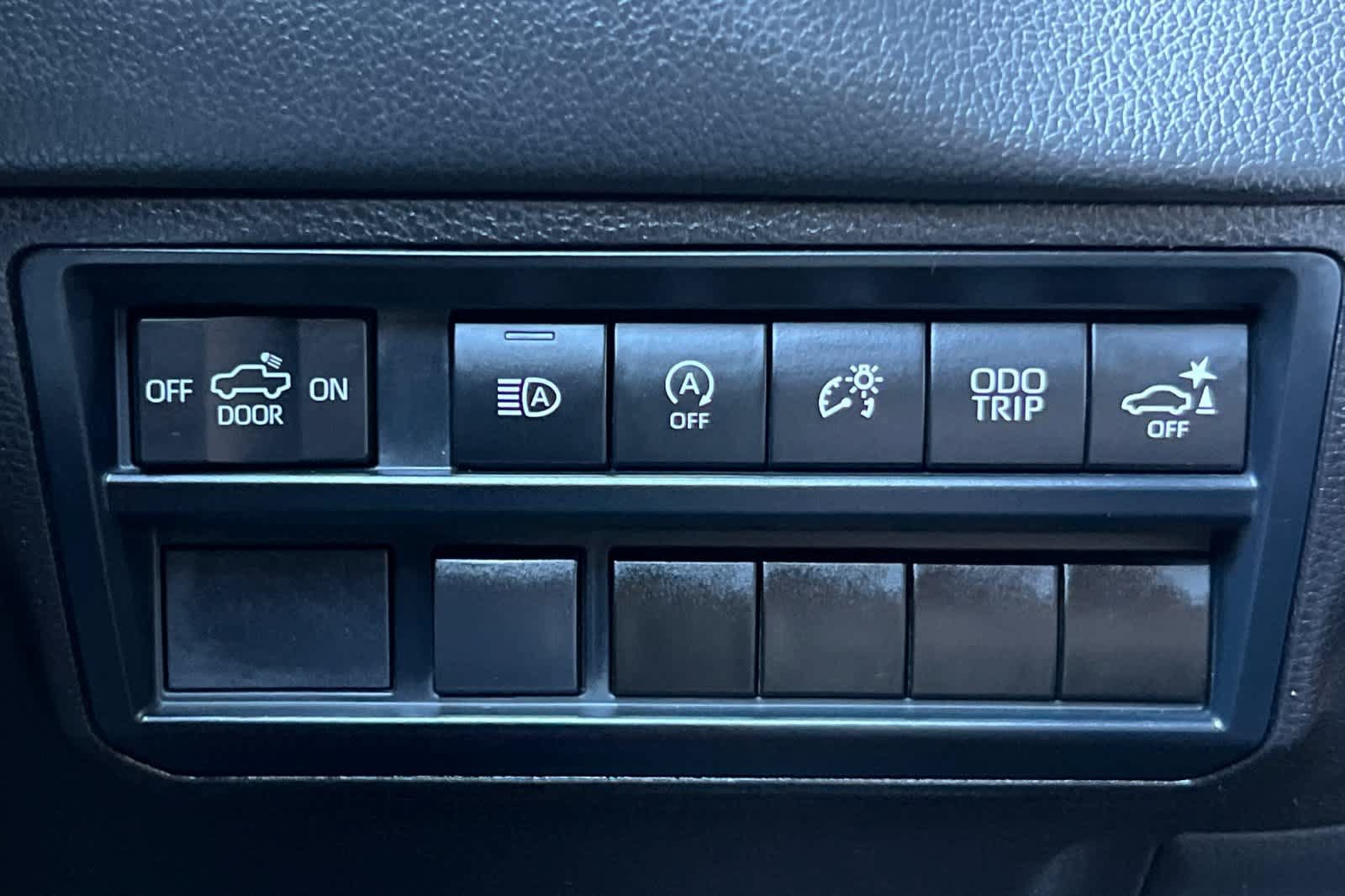 Used 2025 Toyota Tundra Limited AWD/4WD image 30
