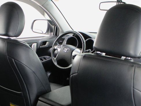 Used 2011 Toyota Highlander SE w/ Tow Pkg FWD image 43