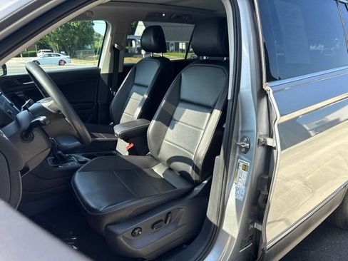 Used 2021 Volkswagen Tiguan SE w/ Panoramic Sunroof Package AWD/4WD image 10