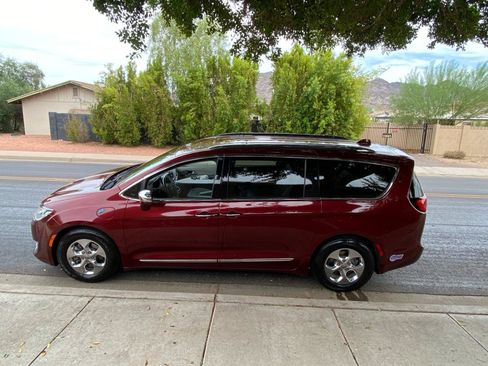Used 2018 Chrysler Pacifica Limited FWD image 17