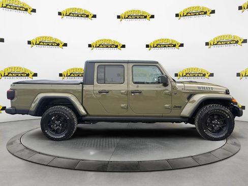 Used 2025 Jeep Gladiator Sport AWD/4WD image 6