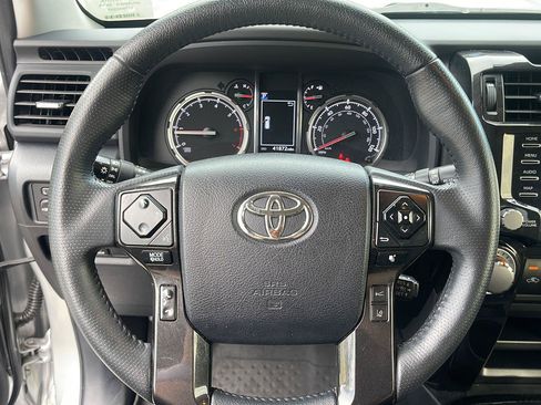 Used 2021 Toyota 4Runner Venture w/ Moonroof Package AWD/4WD image 22