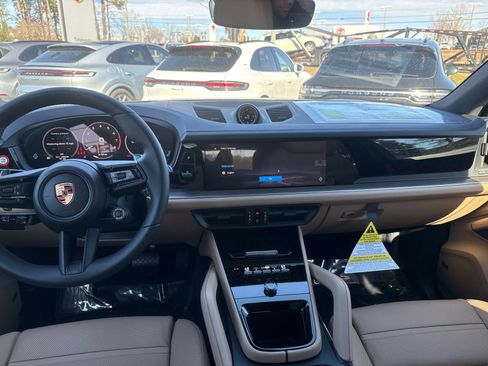 New 2026 Porsche Cayenne Base image 15