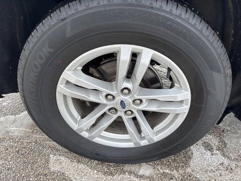 Used 2023 Ford Explorer XLT w/ Equipment Group 202A image 18