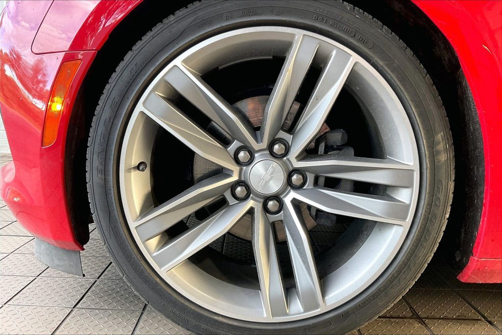 Used 2018 Chevrolet Camaro LT RWD image 29