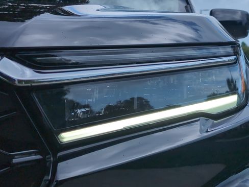 Used 2025 Honda Pilot Touring image 6