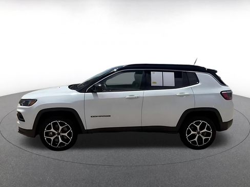 Used 2025 Jeep Compass Limited AWD/4WD image 10