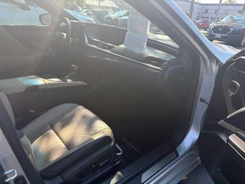 Used 2019 Lexus ES 350 Ultra Luxury w/ Accessory Package 2 FWD image 11