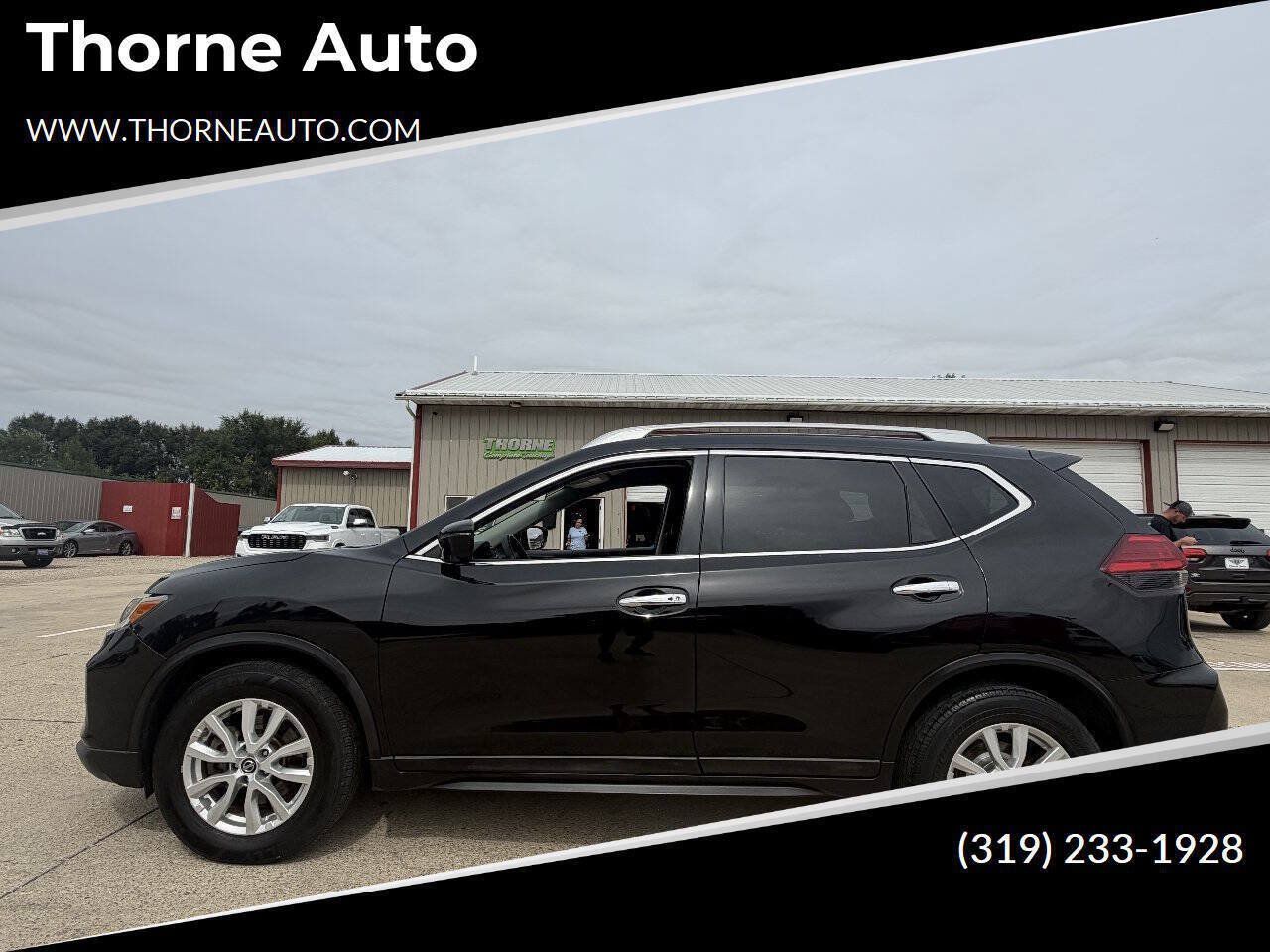Used 2017 Nissan Rogue SV w/ SV Premium Package FWD image 1