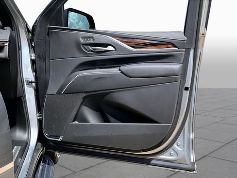 Used 2024 Cadillac Escalade Premium Luxury RWD image 21