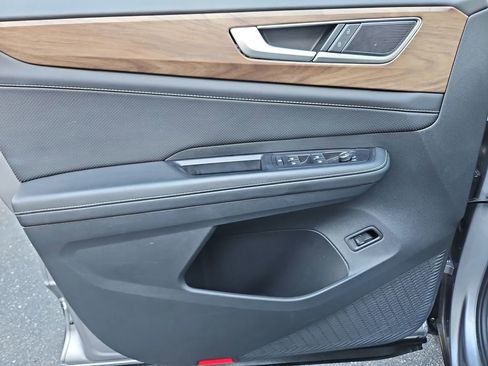 Used 2025 Volkswagen Atlas SE image 24