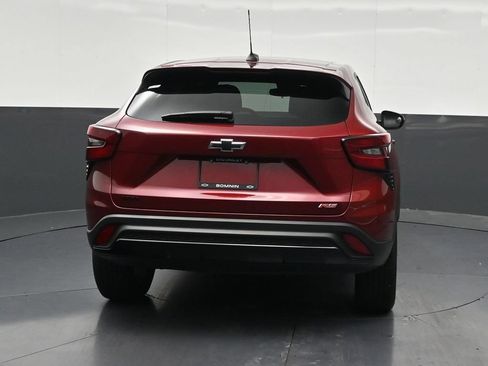 Used 2025 Chevrolet Trax RS FWD image 4