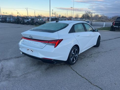 Used 2023 Hyundai Elantra Limited w/ Preferred Accessory Package image 5