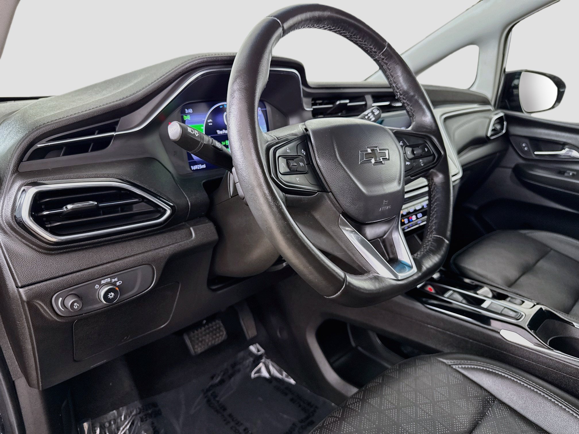 Used 2023 Chevrolet Bolt LT w/ Infotainment Package FWD image 11