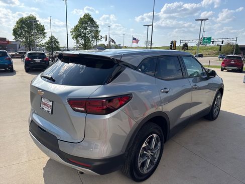 Used 2025 Chevrolet Blazer LT AWD/4WD image 4
