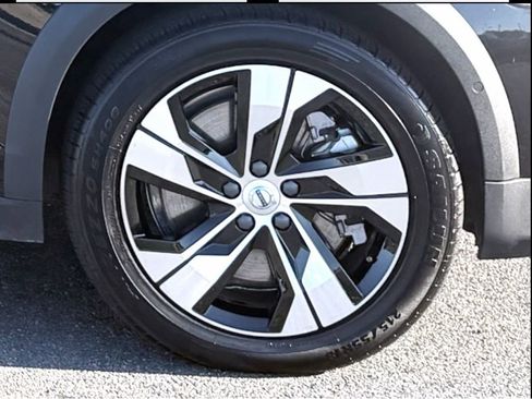 Used 2025 Volvo V60 B5 Cross Country Plus image 32