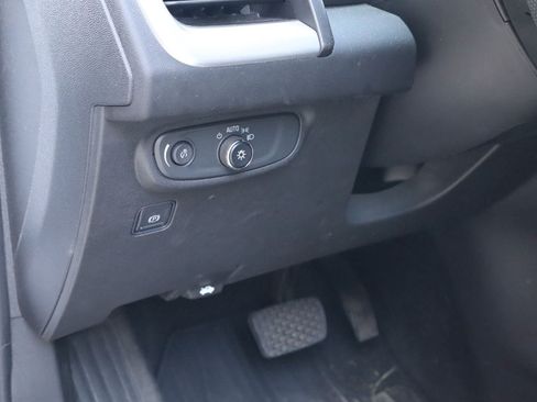 Used 2022 GMC Terrain SLE w/ Driver Convenience Package FWD image 21