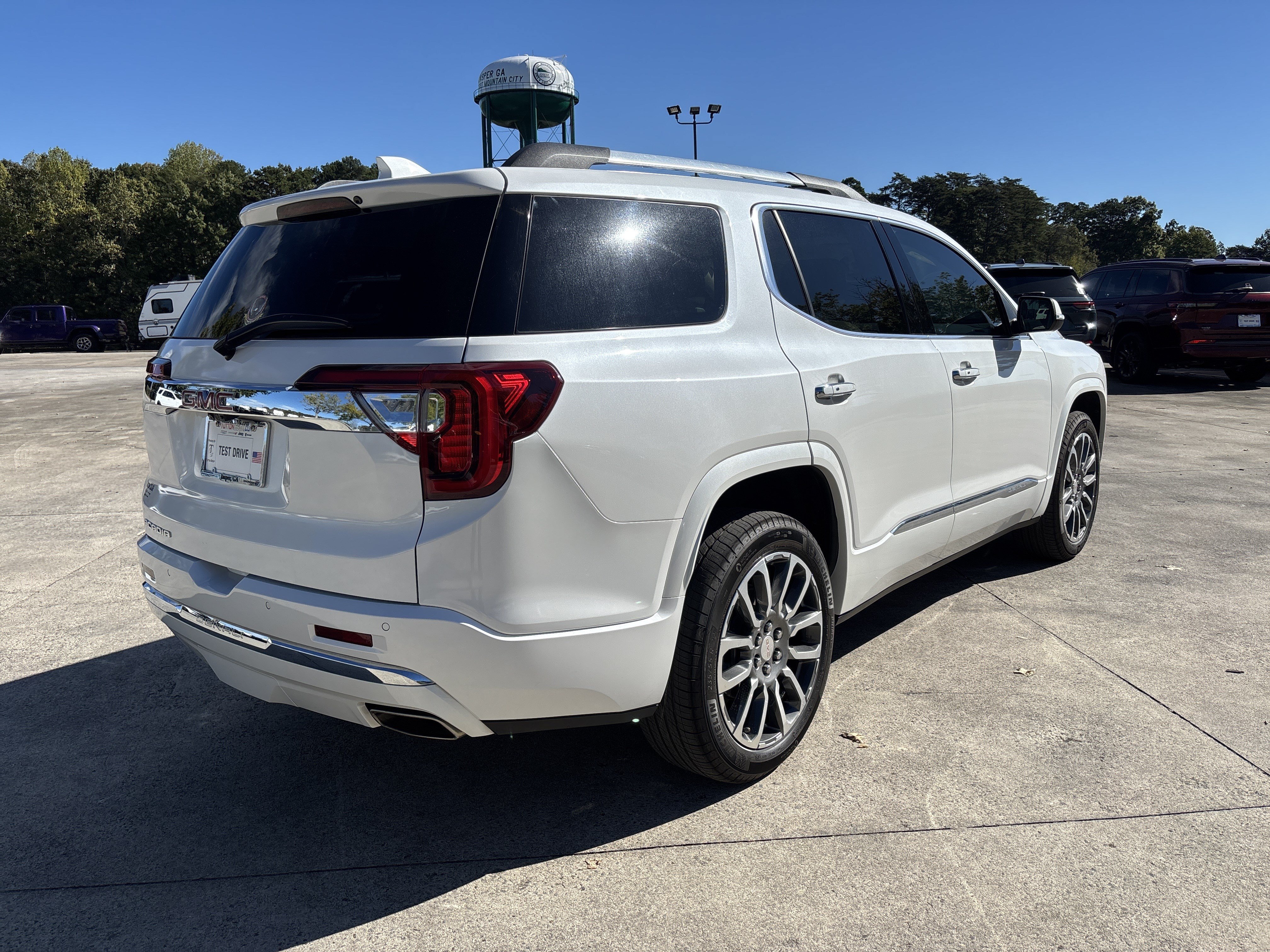 Used 2022 GMC Acadia Denali w/ Denali Ultimate Package FWD image 7