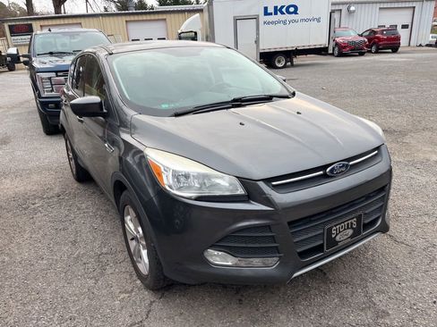 Used 2015 Ford Escape SE image 2
