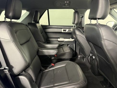 Used 2022 Ford Explorer XLT w/ Equipment Group 202A image 10