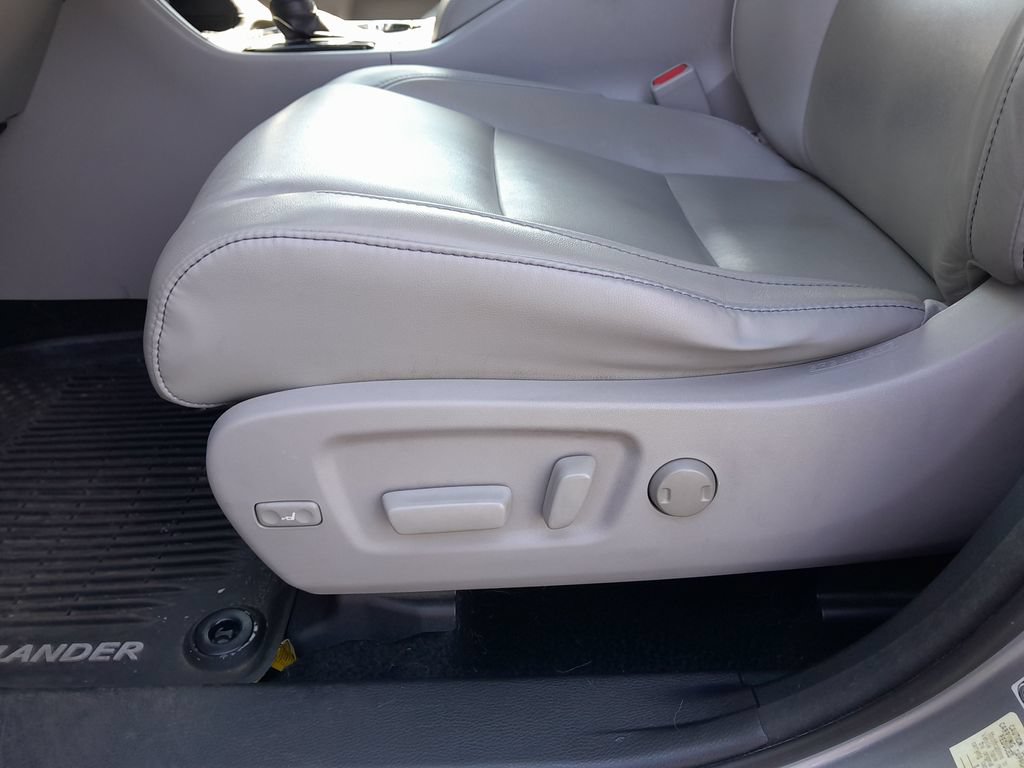 Used 2018 Toyota Highlander XLE AWD/4WD image 13