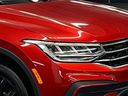 Certified 2024 Volkswagen Tiguan SE w/ Panoramic Sunroof Package AWD/4WD image 43