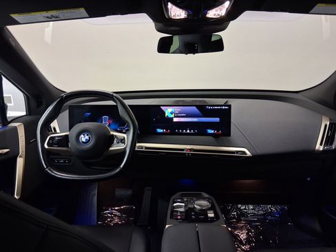 Certified 2025 BMW iX xDrive50 w/ Premium Package AWD/4WD image 16