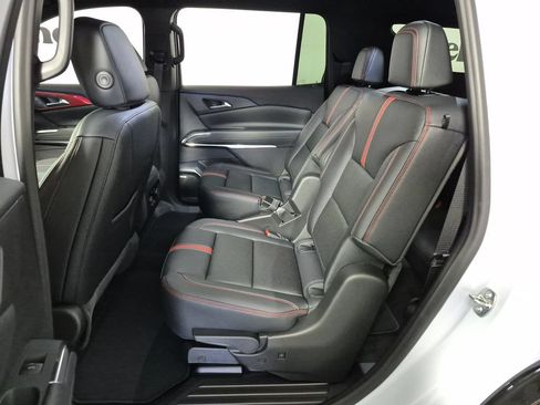 New 2026 Chevrolet Traverse RS w/ LPO, Floor Liner Package FWD image 21