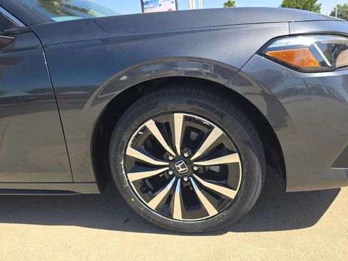 Used 2024 Honda Civic EX-L image 9