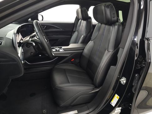 Certified 2024 Cadillac Lyriq Luxury AWD/4WD image 17