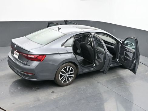 Used 2025 Volkswagen Jetta SE FWD image 60
