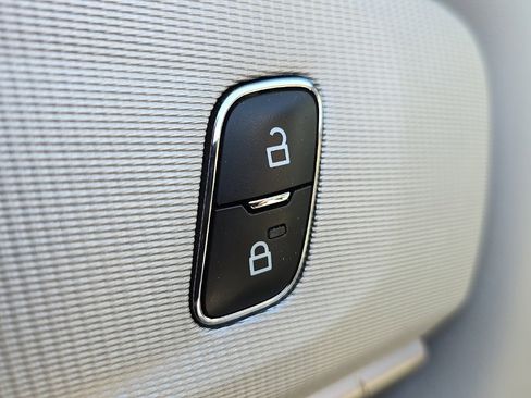 Used 2025 Ford Explorer Active w/ Active Comfort Package image 10