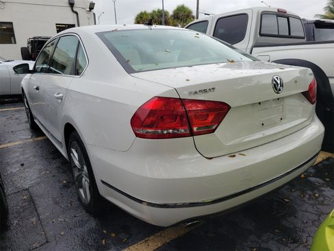 Used 2012 Volkswagen Passat 3.6 SEL Premium image 5