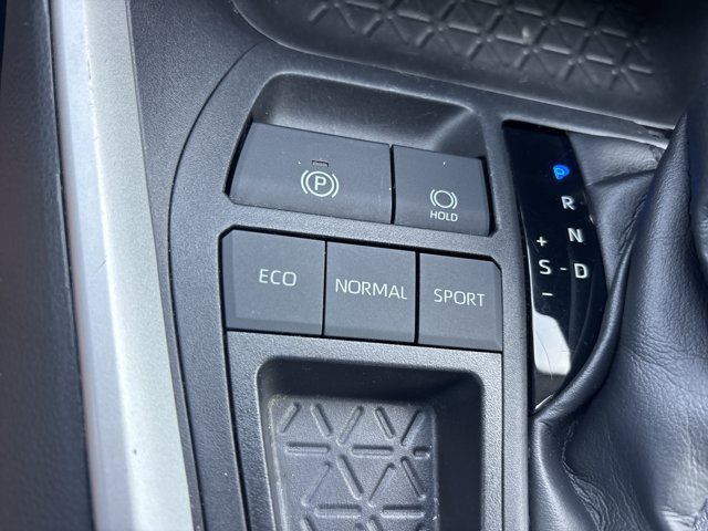 Used 2021 Toyota RAV4 XLE w/ Convenience Package FWD image 35