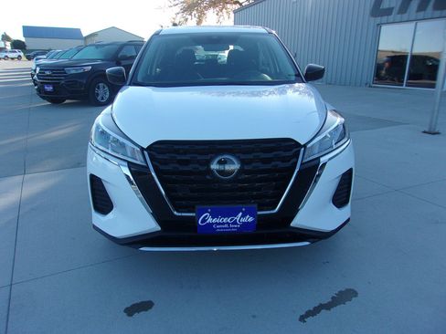 Used 2022 Nissan Kicks S image 5