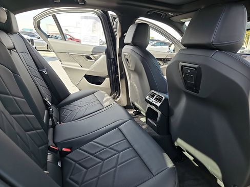 Used 2025 BMW 530i RWD image 11