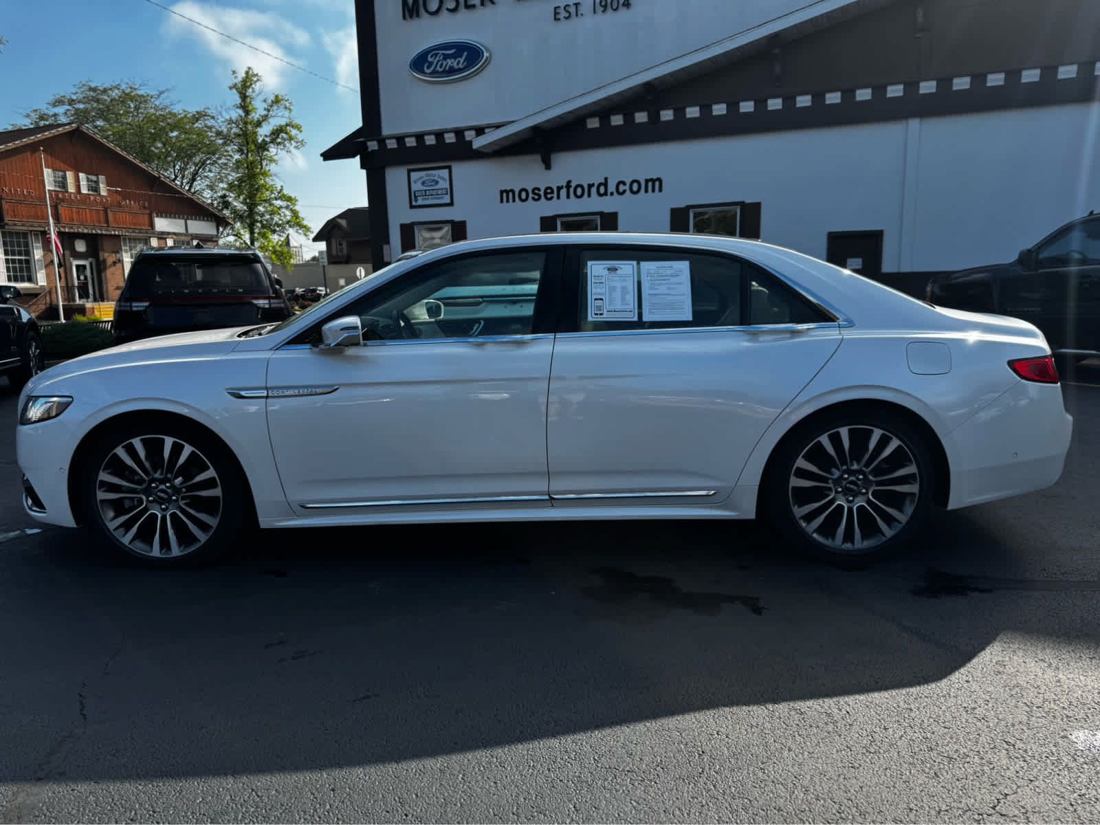 Used 2017 Lincoln Continental Reserve w/ Luxury Package FWD image 8