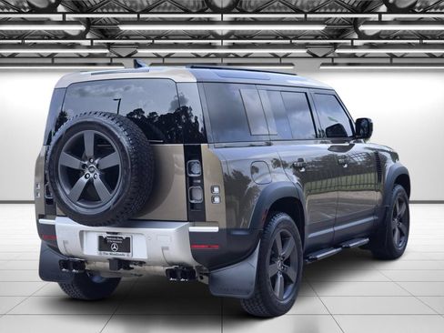 Used 2025 Land Rover Defender 110 S AWD/4WD image 9