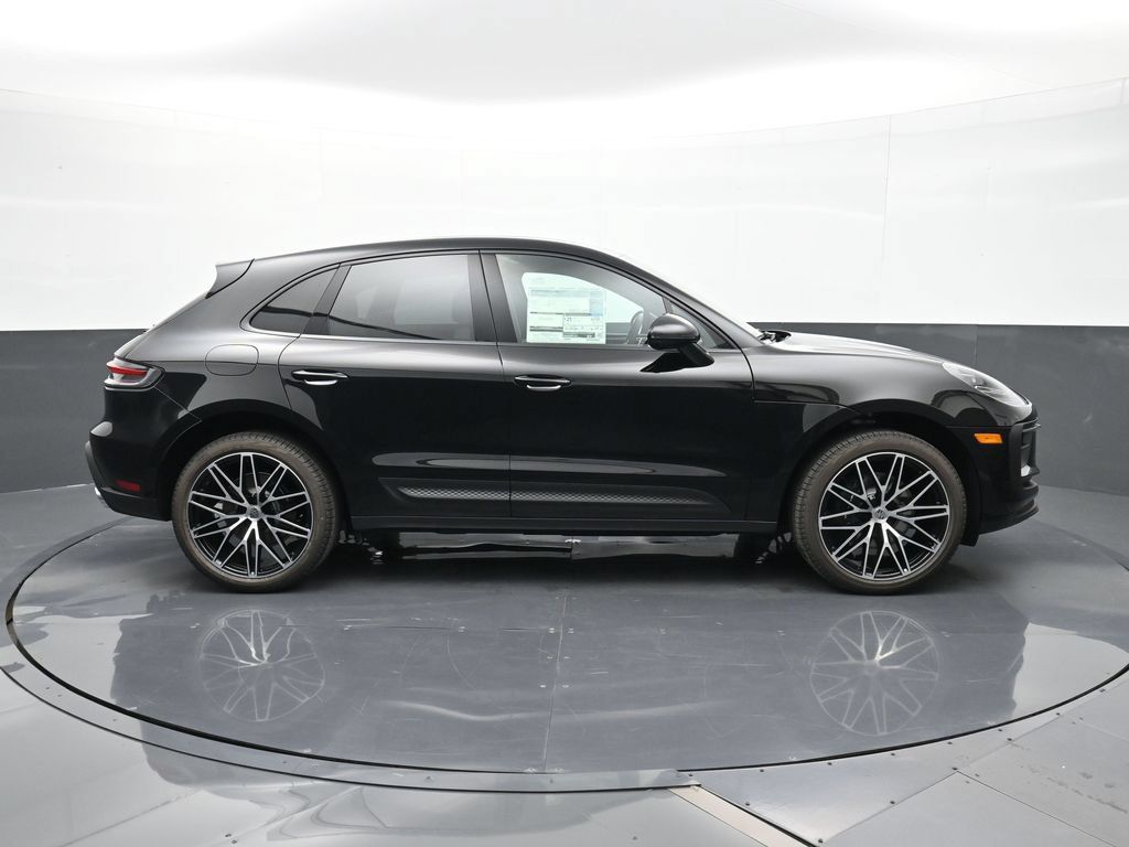 Certified 2026 Porsche Macan AWD/4WD image 32