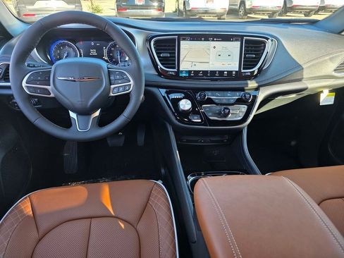 New 2026 Chrysler Pacifica Pinnacle image 11
