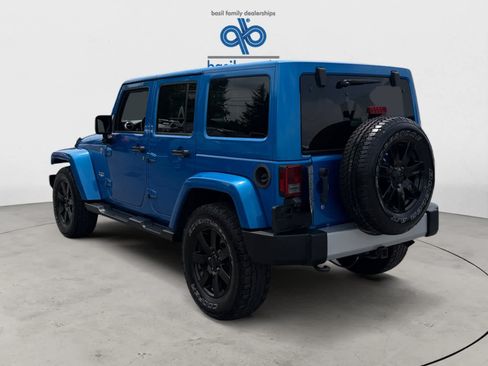 Used 2015 Jeep Wrangler Unlimited Sahara AWD/4WD image 4