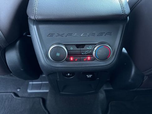 Used 2025 Ford Explorer Platinum w/ LUX Leather Package image 16