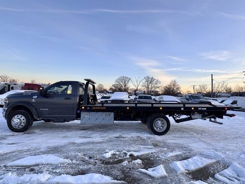 Used 2025 RAM 5500 BIGHORN image 4